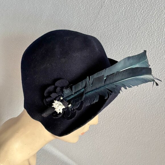 1920s 1930s Black Wool Cloche Hat with Feathers - Picture 10 of 16